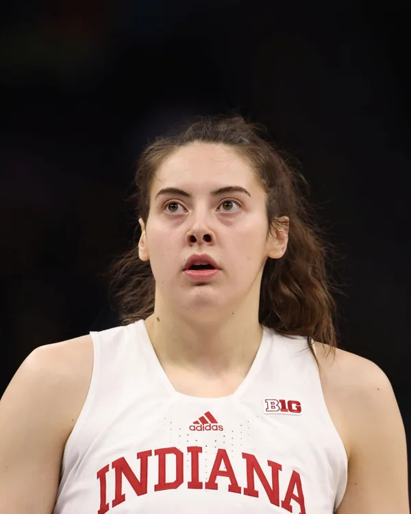 Mackenzie Holmes